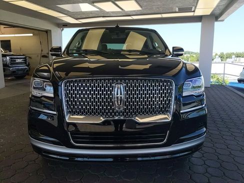 Used 2023 Lincoln Navigator Reserve AWD/4WD image 2