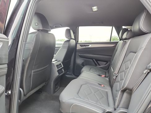 Used 2025 Volkswagen Atlas Cross Sport SE FWD image 12