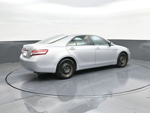 Used 2010 Toyota Camry LE FWD image 14