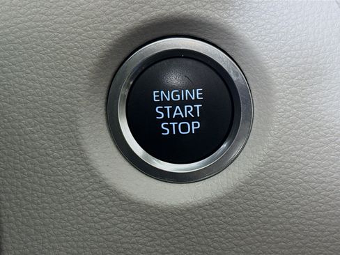 Used 2025 Toyota Corolla LE w/ Convenience Package FWD image 21
