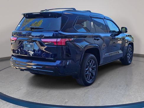Used 2025 Toyota Sequoia Platinum AWD/4WD image 6