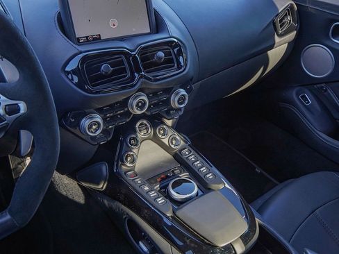 Used 2022 Aston Martin V8 Vantage Coupe RWD image 30