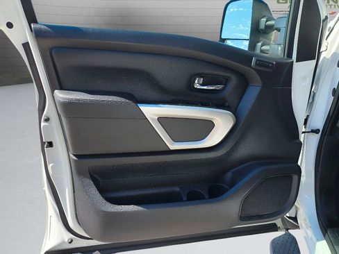 Used 2018 Nissan Titan SL w/ Chrome Package RWD image 29