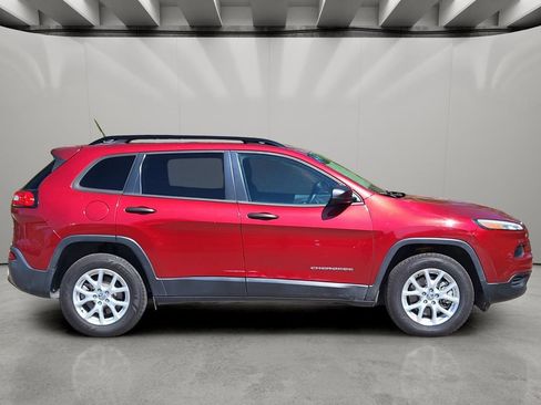 Used 2017 Jeep Cherokee Sport AWD/4WD image 4