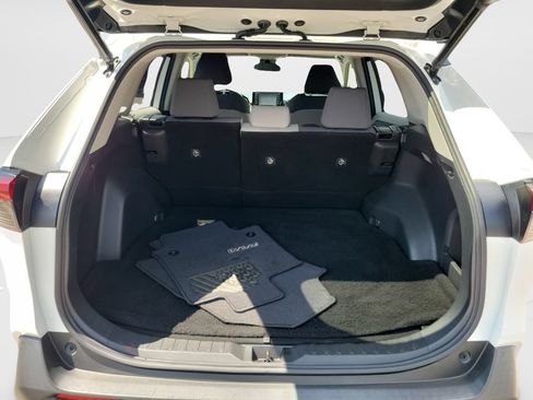 Used 2020 Toyota RAV4 XLE w/ Convenience Package AWD/4WD image 9
