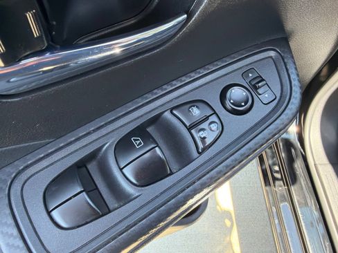 Used 2025 Nissan Versa SV FWD image 15