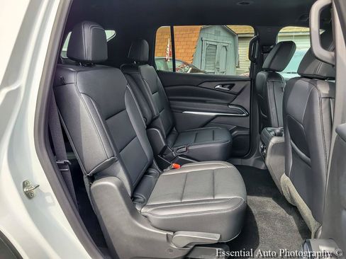 Used 2025 Chevrolet Traverse LT w/ LPO, Floor Liner Package FWD image 34