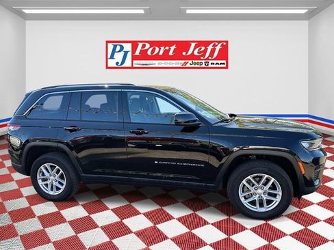 Used 2023 Jeep Grand Cherokee Laredo X AWD/4WD image 3