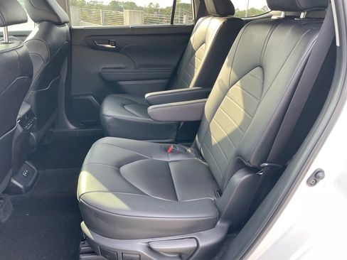 Used 2024 Toyota Highlander XLE image 21