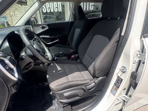 Used 2020 Kia Soul LX FWD image 10