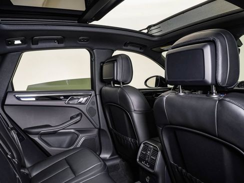 Certified 2026 Porsche Macan AWD/4WD image 16