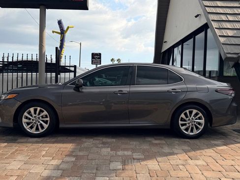 Used 2021 Toyota Camry LE image 5