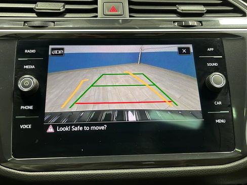 Used 2024 Volkswagen Tiguan SE w/ Panoramic Sunroof Package image 14