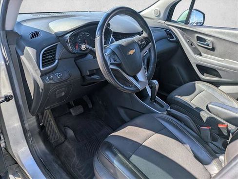 Used 2018 Chevrolet Trax LT w/ LT Convenience Package image 9
