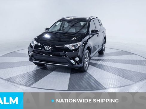 Used 2018 Toyota RAV4 XLE AWD/4WD image 2