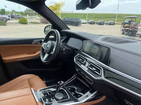Used 2022 BMW X7 M50i w/ Luxury Seating Package image 10