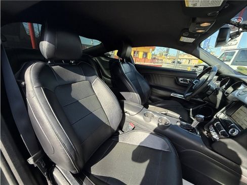 Used 2016 Ford Mustang Premium image 25