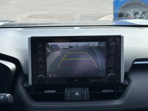 Used 2019 Toyota RAV4 Limited image 12