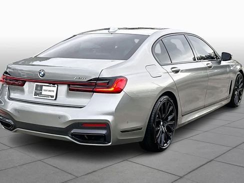 Used 2022 BMW 740i w/ M Sport Package image 11