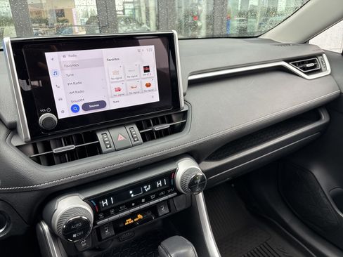 Used 2023 Toyota RAV4 XLE Premium image 20