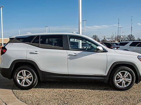 Used 2024 GMC Terrain SLE image 6