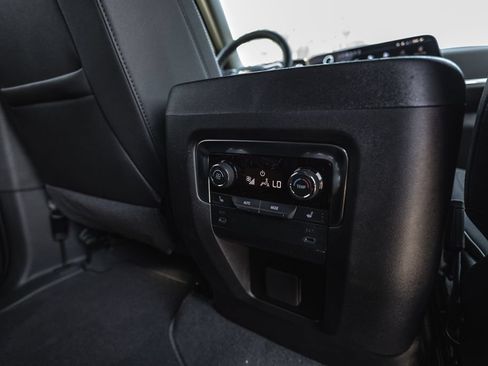 New 2026 Chevrolet Suburban Premier w/ LPO, Illumination Package AWD/4WD image 32