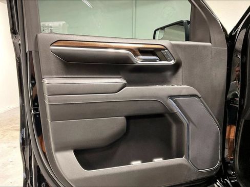 Used 2023 Chevrolet Silverado 1500 LT Trail Boss w/ LPO, Dark Essentials Package AWD/4WD image 21