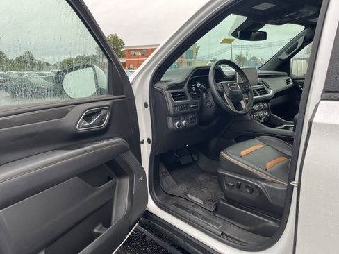 Used 2023 GMC Yukon AT4 w/ AT4 Premium Plus Package image 5