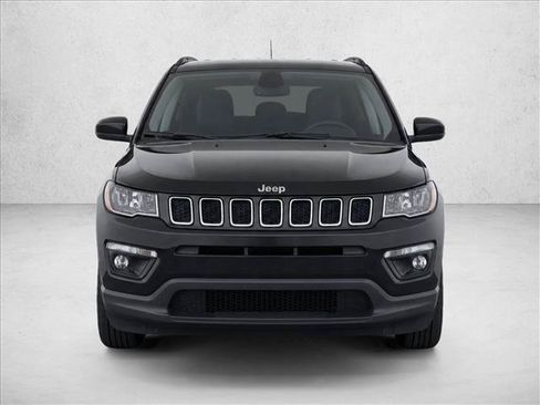 Used 2021 Jeep Compass Latitude w/ Convenience Group FWD image 2