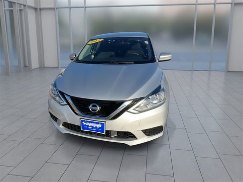 Used 2019 Nissan Sentra S image 3
