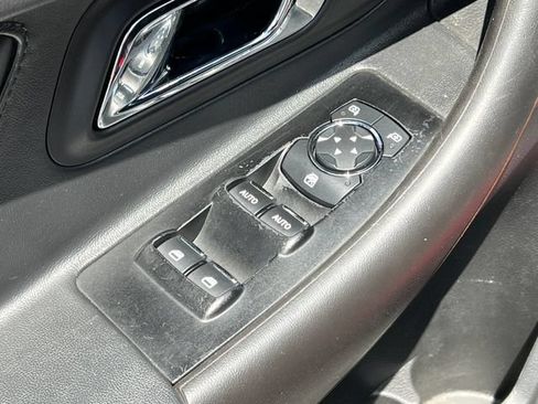 Used 2015 Ford Taurus Limited w/ Equipment Group 301A FWD image 17