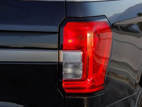 Used 2024 Ford Expedition Max XLT image 10