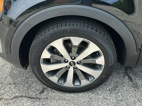 Used 2021 Kia Telluride EX w/ EX Premium Package FWD image 8