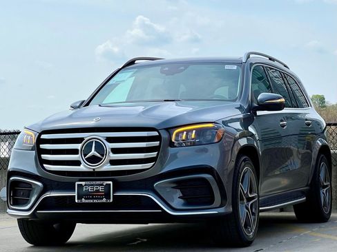 Certified 2026 Mercedes-Benz GLS 450 4MATIC image 4