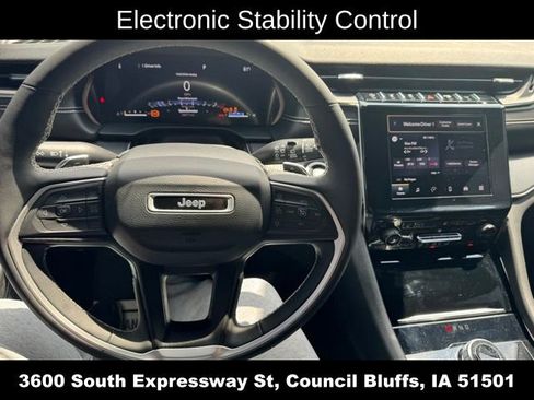 Used 2023 Jeep Grand Cherokee Altitude AWD/4WD image 20