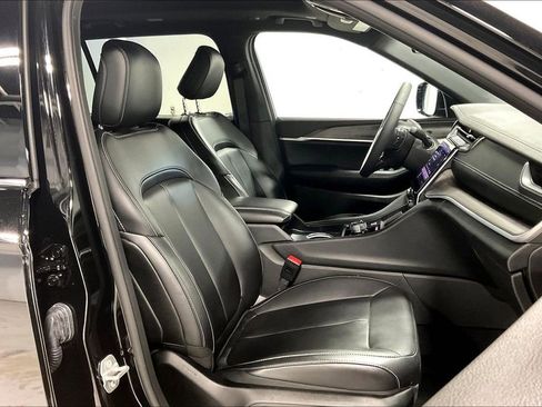 Used 2025 Jeep Grand Cherokee L Limited w/ Black Appearance Package image 10