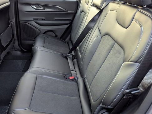 New 2025 Jeep Grand Cherokee Laredo image 20