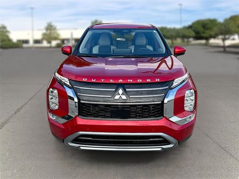 New 2025 Mitsubishi Outlander SE image 2