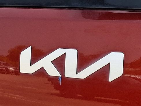 Used 2023 Kia Soul LX image 29