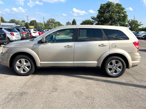 Used 2009 Dodge Journey SXT w/ Flexible Seating Group image 3