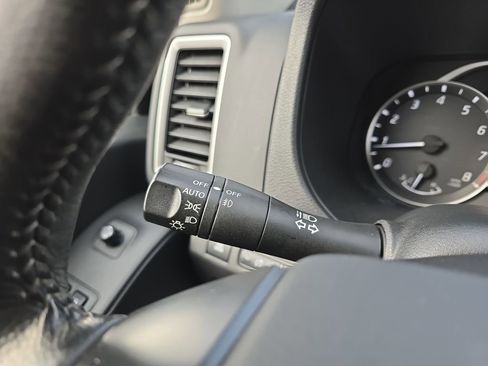 Used 2024 Nissan Frontier SV w/ SV Convenience Package image 28