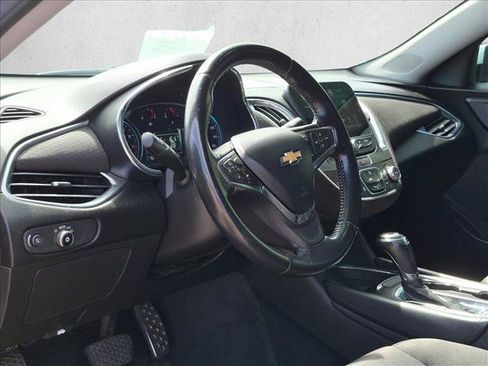 Used 2017 Chevrolet Malibu LT FWD image 9