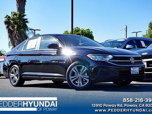 Used 2024 Volkswagen Jetta SE image 1