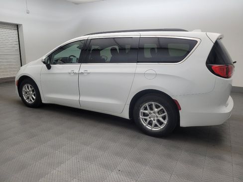 Used 2020 Chrysler Voyager Lxi FWD image 3