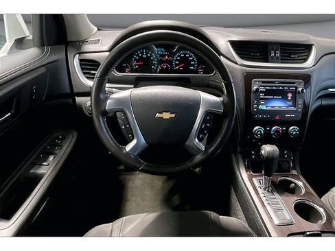 Used 2017 Chevrolet Traverse LT w/ Style and Technology Package FWD image 7