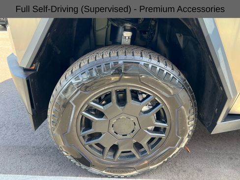 Used 2024 Tesla Cybertruck AWD Crew Cab image 18