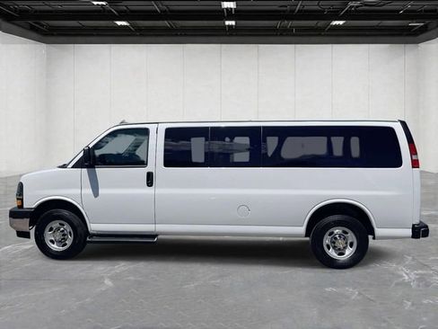 Used 2025 Chevrolet Express 3500 LT w/ LT Preferred Equipment Group RWD image 8