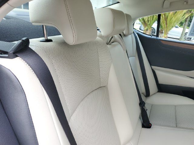 Used 2024 Lexus ES 350 w/ Premium Package FWD image 25
