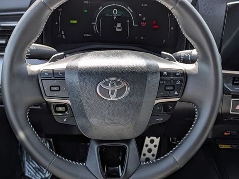 Used 2025 Toyota Camry SE w/ Convenience Package FWD image 13