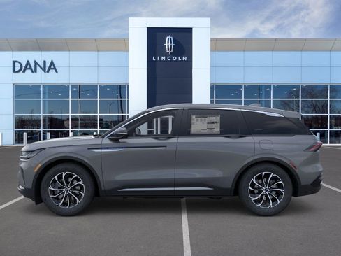 New 2025 Lincoln Nautilus Premier image 3